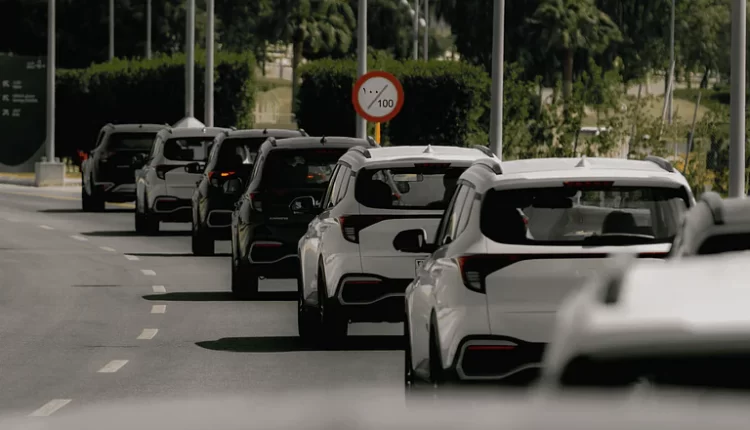 كيا كارينز تشارك بحفل تجارب القيادة في الدمام