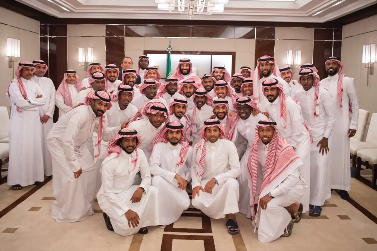محمد بن سلمان يستقبل المنتخب السعودي