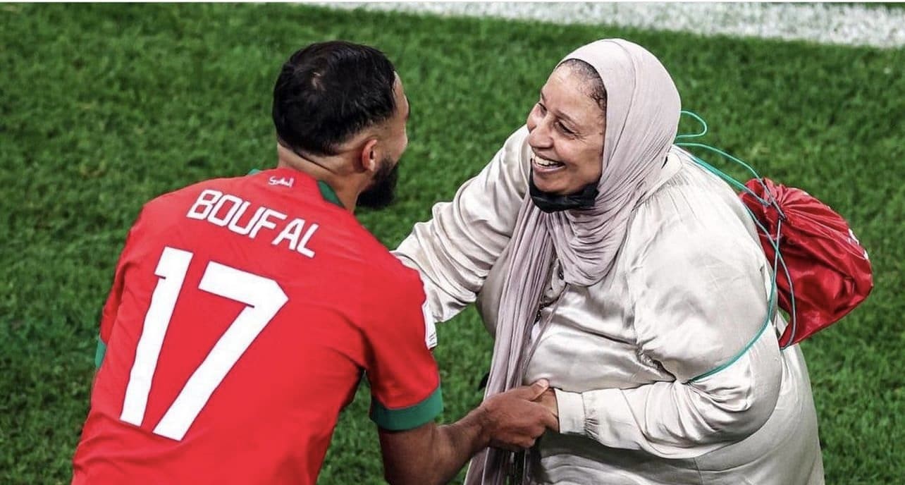 حقيقة وفاة والدة النجم المغربي اللاعب سفيان بوفال.. هنا الخبر اليقين