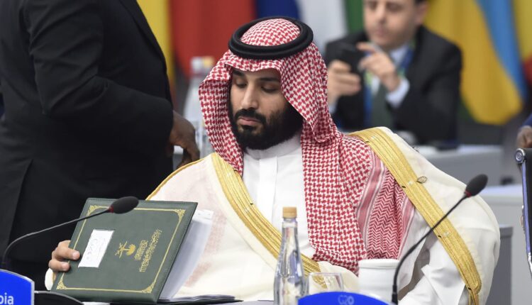 بلومبيرغ: محمد بن سلمان يسعى لملء الفراغ في الشرق الأوسط