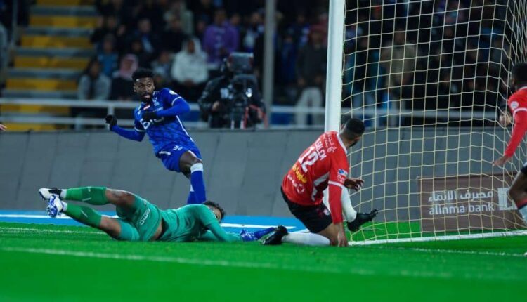 نادي الهلال يكشف تطورات الحالة الصحية لنجمه حمد اليامي بعد إصابته بمباراة الرائد