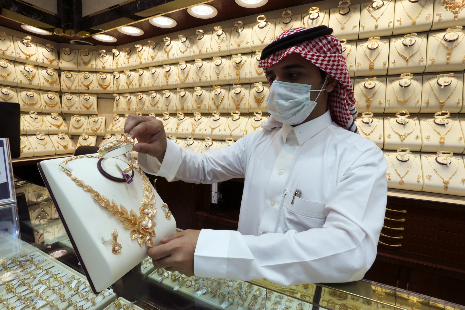 بعد انخفاضها الملحوظ.. أسعار الذهب في السعودية اليوم السبت 4-2-2023 سعر غرام الذهب