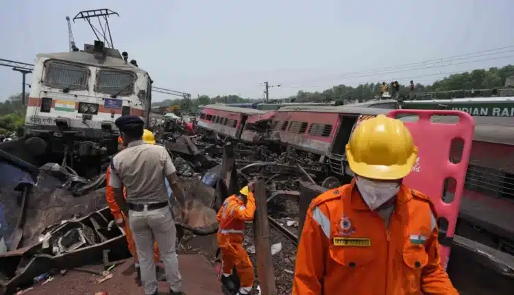 كارثة حادث قطار في شرق الهند: أكثر من 280 قتيلا و900 مصابا