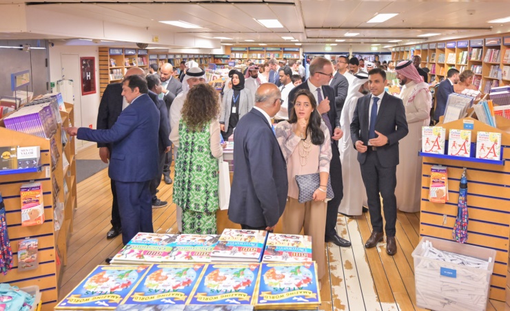 أكبر معرض عائم للكتب في العالم يرسو في ميناء بحريني