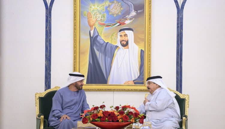 ملك البحرين يشكو حاكم الشارقة لمحمد بن زايد
