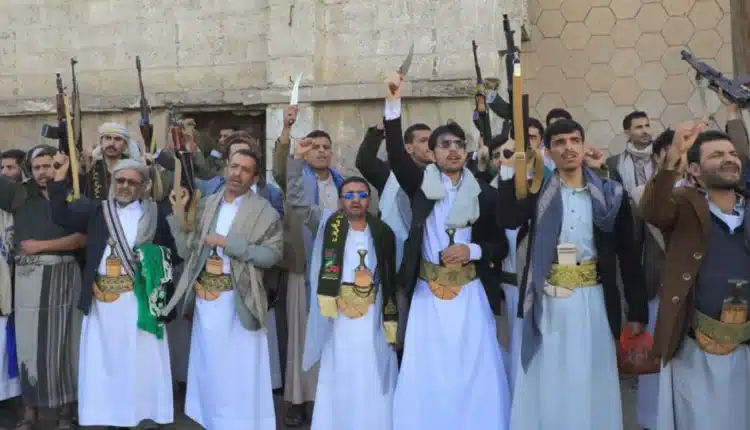 مسؤولون غربيون يحذرون من أن هجمات الحوثيين على خطوط الشحن ستستمر