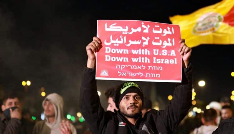 انقسام في الخليج العربي بشأن الغارات الجوية الأمريكية في اليمن