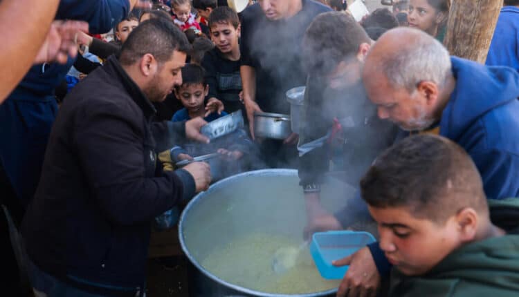 مفتي عمان يدين الدعم العربي لإسرائيل في وقت تجوع غزة