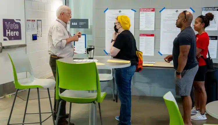 انطلاق التصويت المبكر للانتخابات العامة في ثلاث ولايات