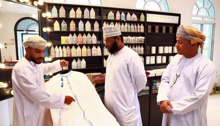 عُمان تفرض أول ضريبة دخل في دول الخليج