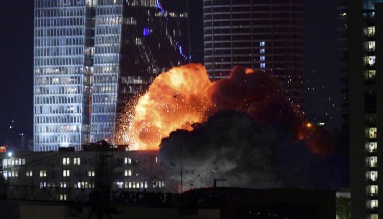 إيران تقصف تل أبيب