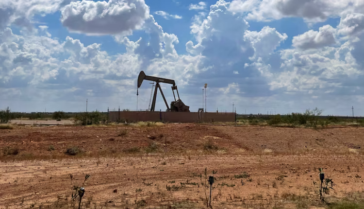 أسعار النفط ترتفع إلى أعلى مستوى في أسبوعين بدعم آمال خفض الفائدة وتعثر محادثات السلام في أوكرانيا