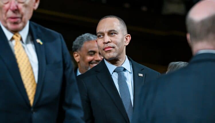 زعيم الأقلية الديمقراطية في مجلس النواب حكيم جيفريز