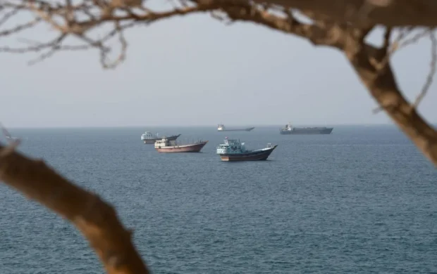ممر ليلي تحرسه المقاتلات الأميركية يمرّر 10 ملايين برميل نفط يومياً عبر مضيق هرمز