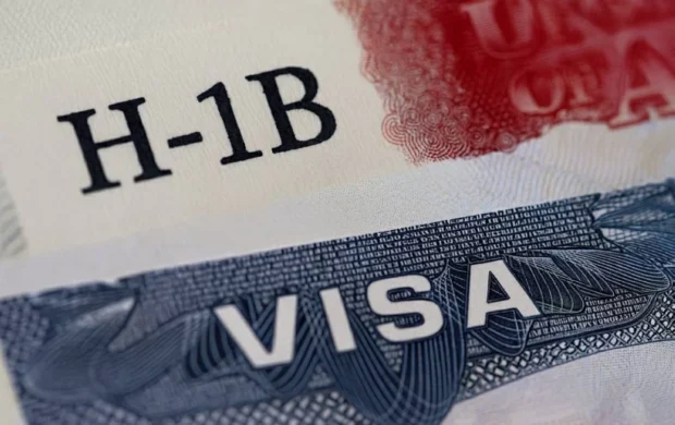 إدارة ترامب تقترح فرض رسوم بـ103 آلاف دولار على تأشيرات العمل H-1B