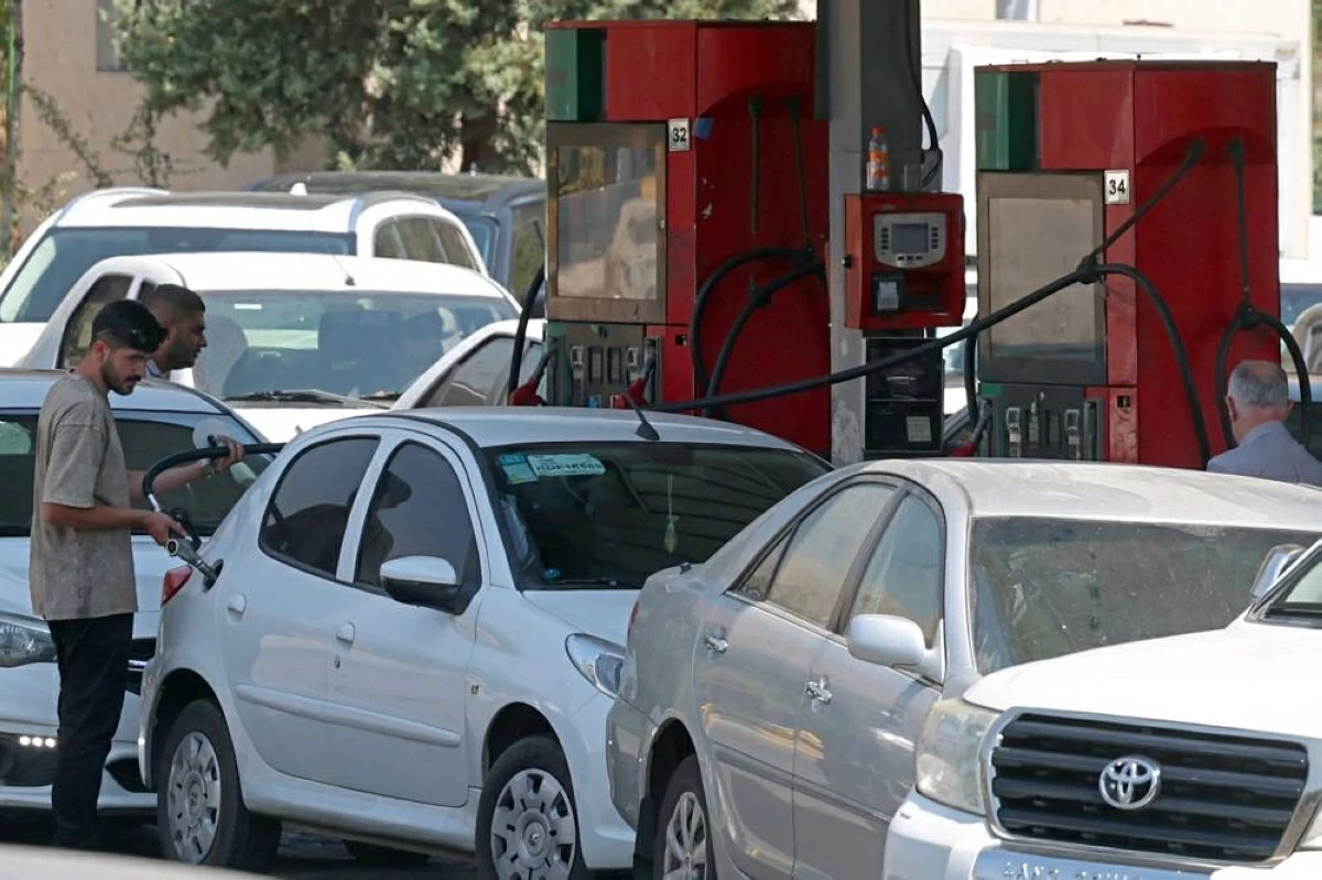 طوابير أمام محطات الوقود في إيران بعد إعلان العقوبات الأمريكية
