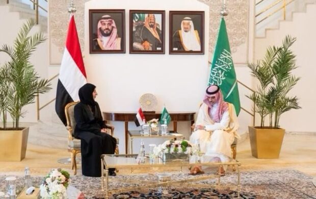 فيصل بن فرحان يبحث مع وزيرة الخارجية اليمنية الشراكة الثنائية وأمن البحر الأحمر وباب المندب