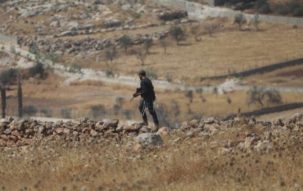 إصابة ثلاثة فلسطينيين بينهم مسنتان في اعتداءات مستوطنين برام الله