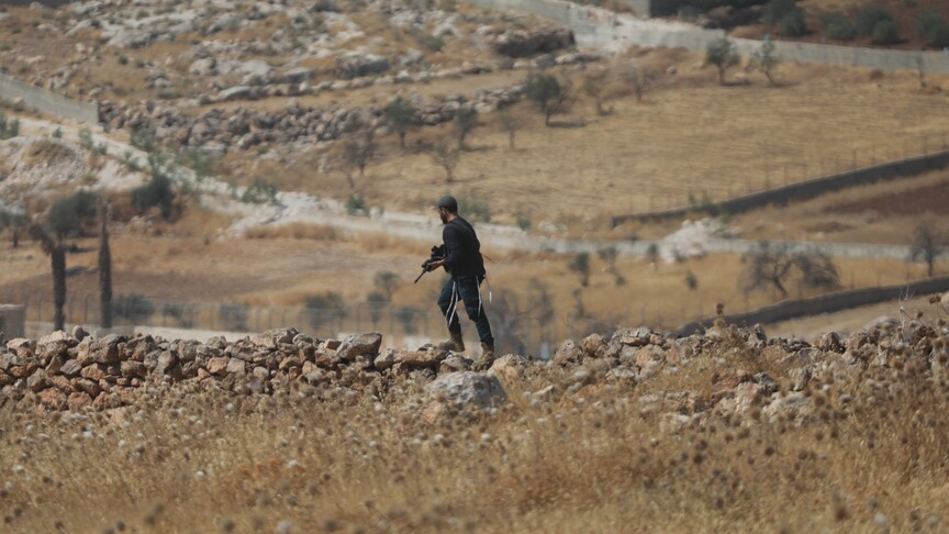 إصابة ثلاثة فلسطينيين بينهم مسنتان في اعتداءات مستوطنين برام الله