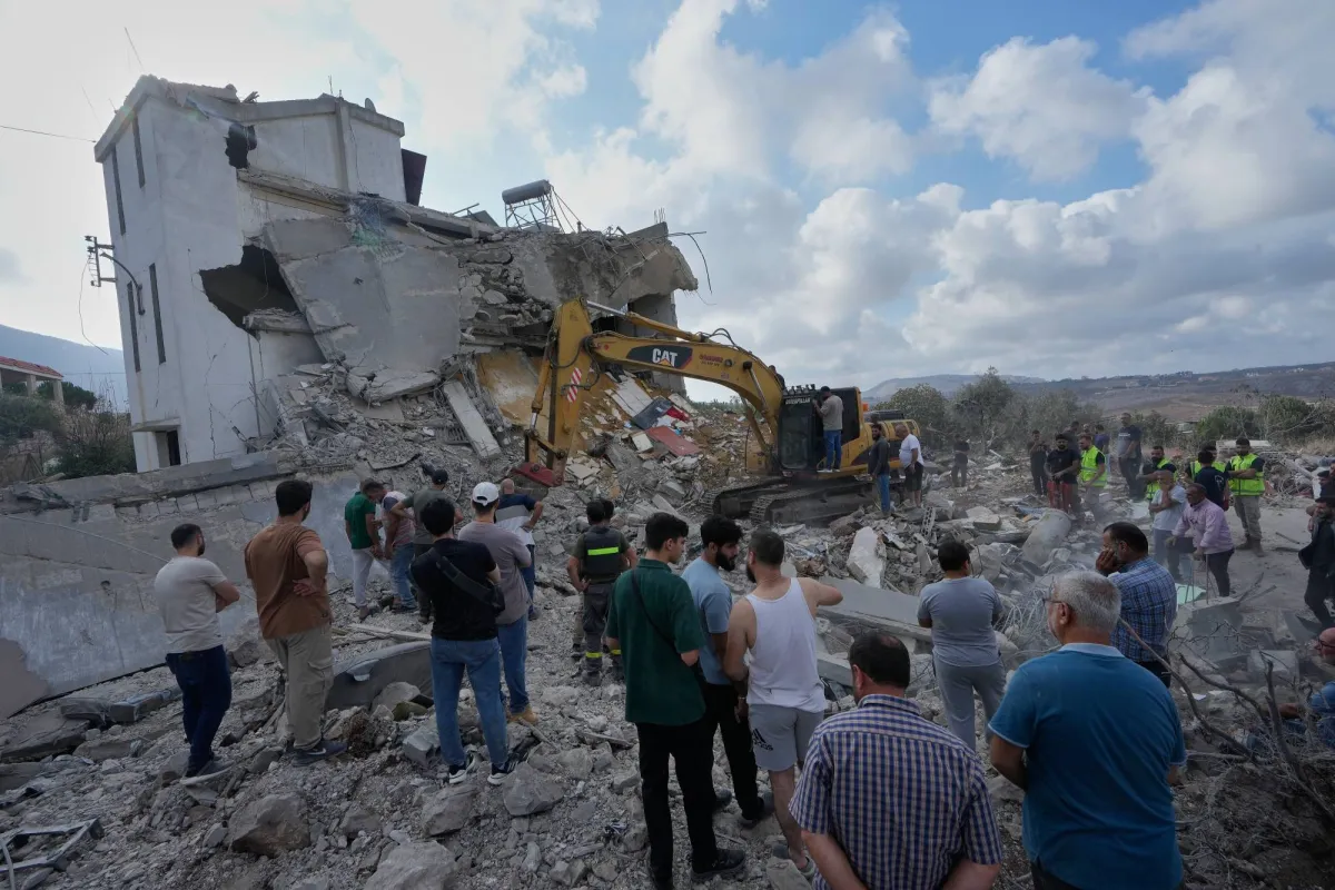 إسرائيل تواصل غاراتها على جنوب لبنان بعد مقتل 4 أشخاص بردّ فعل