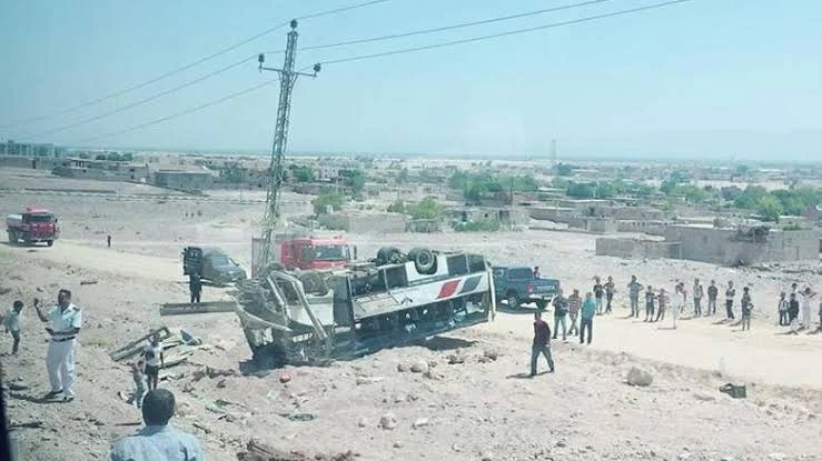 مأساة جنوب سيناء: مقتل 21 وإصابة 28 في انقلاب حافلة سياحية