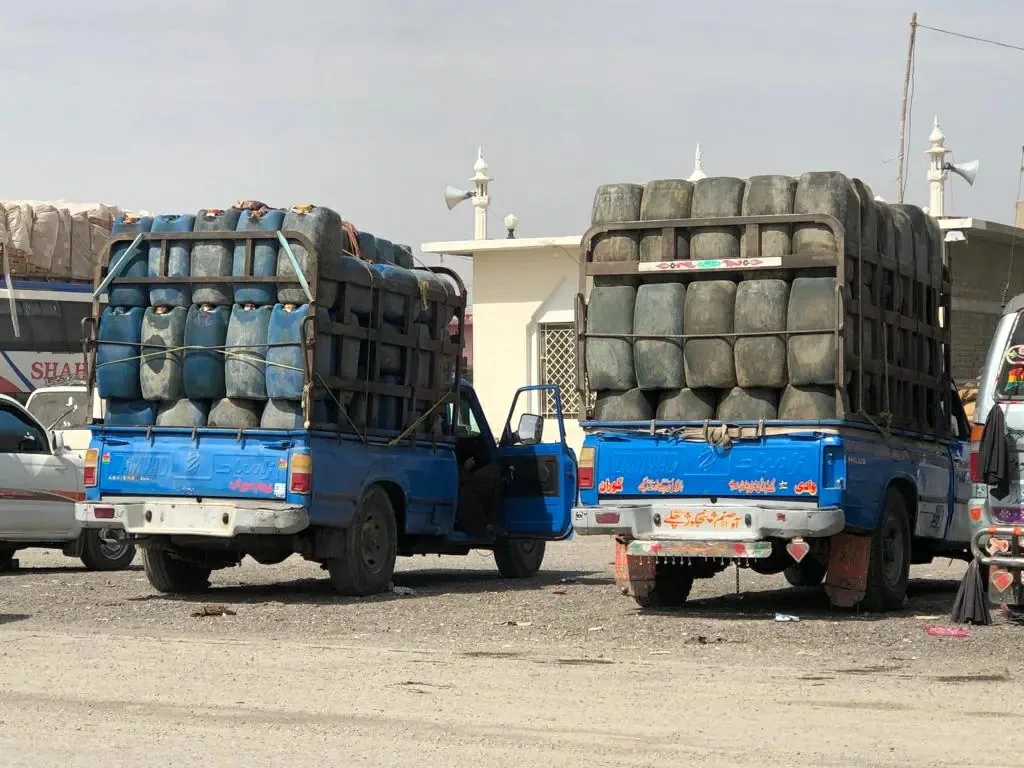 انفجار أبخرة بنزين بيزد يقتل 4 ويكشف أزمة الطاقة في إيران