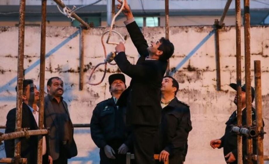 إيران تنفذ إعدامات لقتلة أمن مشهد وتجسّد لمصلحة إسرائيل
