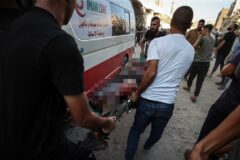 غارة إسرائيلية تقتل فلسطينيا وتصيب اثنين وسط غزة