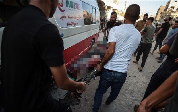 غارة إسرائيلية تقتل فلسطينيا وتصيب اثنين وسط غزة