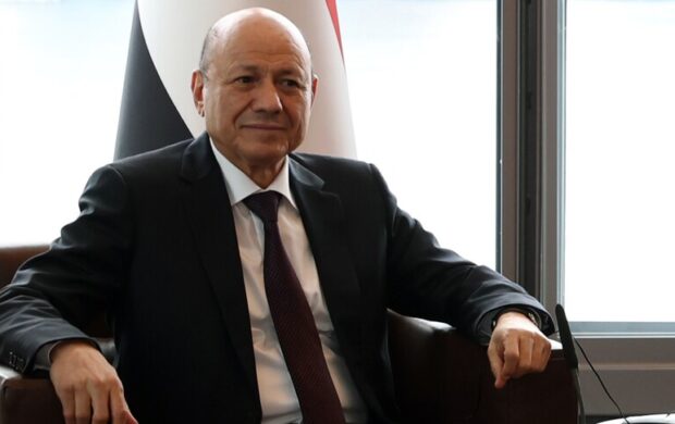 العليمي يحذر الحوثيين من السقوط الشامل عقب تحرير حيس