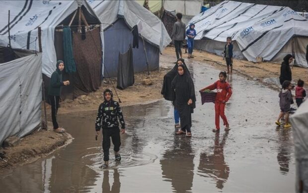 غزة: 60% من خيام النازحين متهالكة والحكومة تحذر من كارثة إنسانية