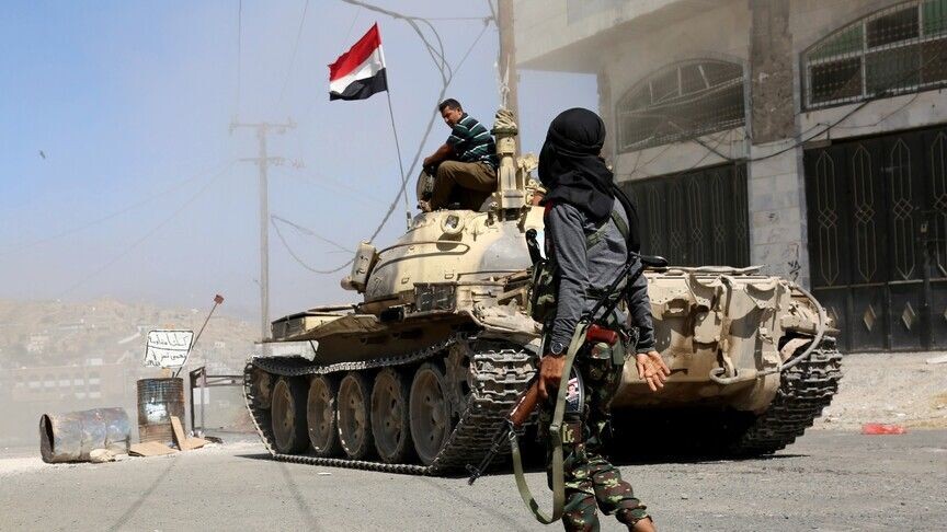 القوات اليمنية تحقق تقدماً في الجوف وتعز وتأسر قيادياً حوثياً