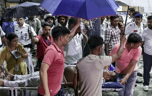 تدافع مروع في كلكتا يودي بحياة 19 شخصاً ويصيب 25 آخرين