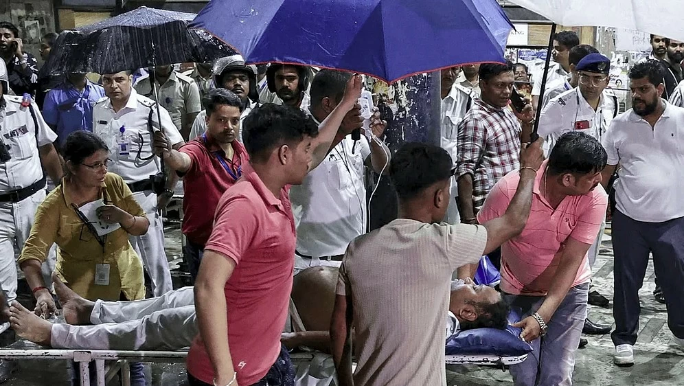 تدافع مروع في كلكتا يودي بحياة 19 شخصاً ويصيب 25 آخرين