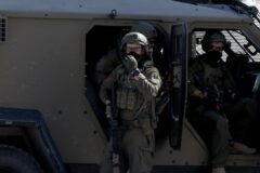 إصابة 21 فلسطينياً في اعتداءات الجيش والمستوطنين بالضفة الغربية