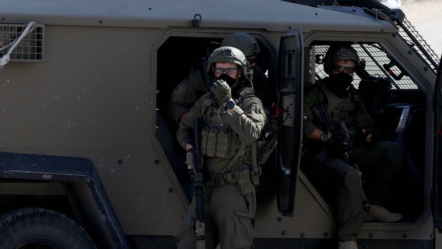 إصابة 21 فلسطينياً في اعتداءات الجيش والمستوطنين بالضفة الغربية